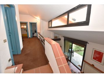 VILLA A SCHIERA