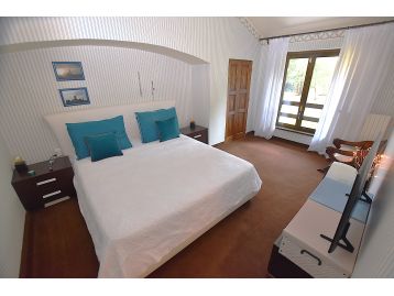 VILLA A SCHIERA