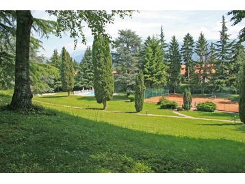 VILLA A SCHIERA