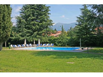 VILLA A SCHIERA