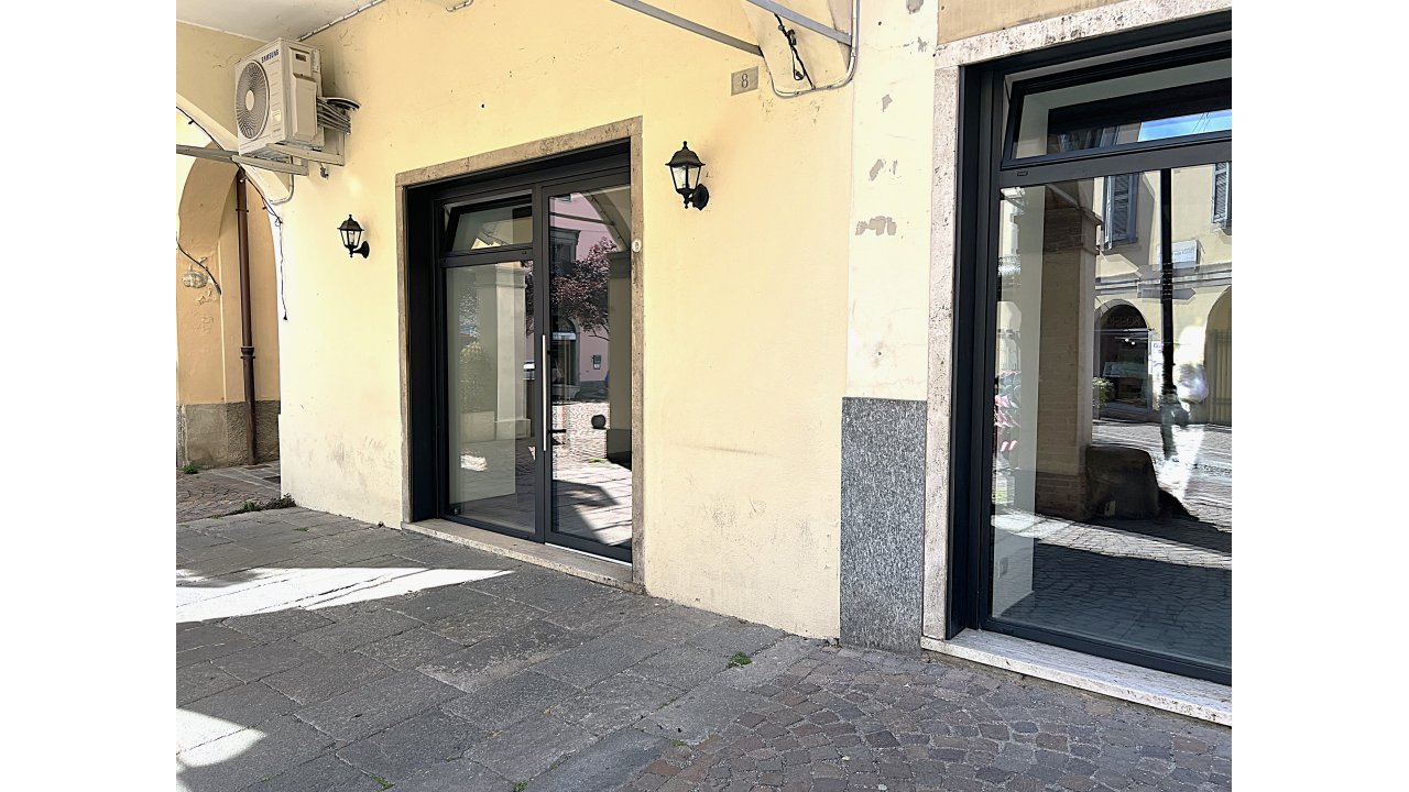 LOCALE COMMERCIALE