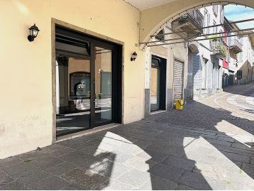 LOCALE COMMERCIALE